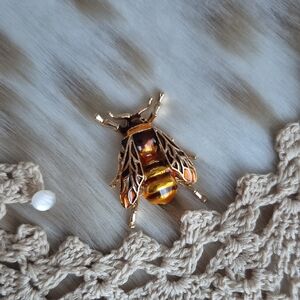 🌙Gold and Brown Bee Brooch